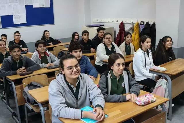 Vzdělávání začalo v 8 okresech Malatya