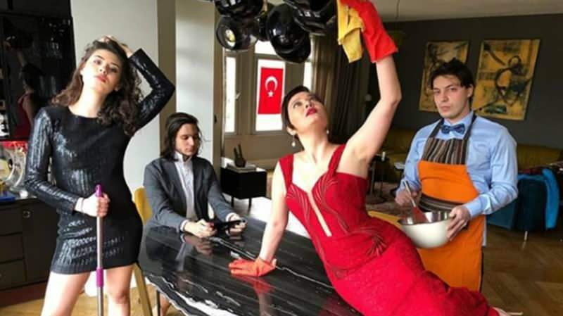 Nurgül Yeşilçay je styl slavnostního čištění! Udělal vlastní úklid