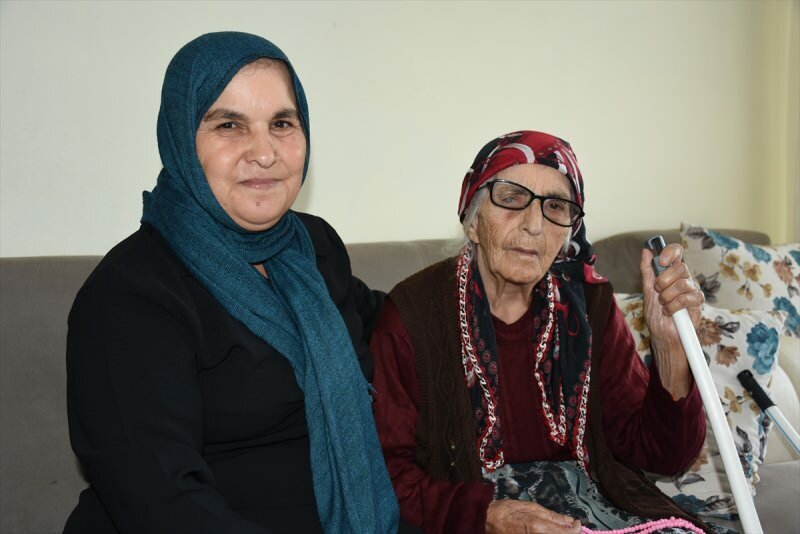 95letá babička Fatmy, pacientka se srdcem a krevním tlakem, porazila Kovid-19