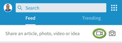 Vyhledejte ikonu videokamery v mobilní aplikaci LinkedIn.