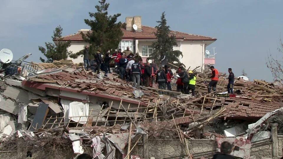 Emine Erdoğan vyjádřila přání všeho nejlepšího všem občanům postiženým zemětřesením v Malatyi