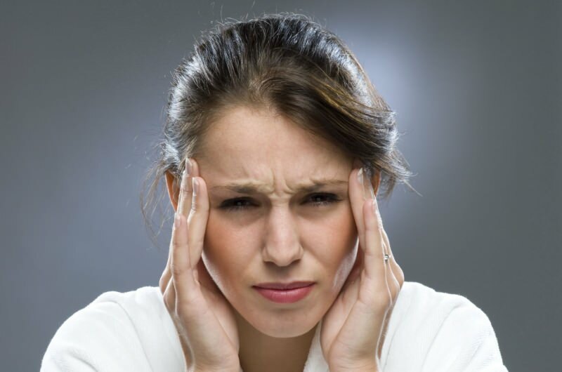 Mnoho situací může způsobit bolesti hlavy.