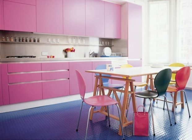 růžová modrá kuchyňská dekorace