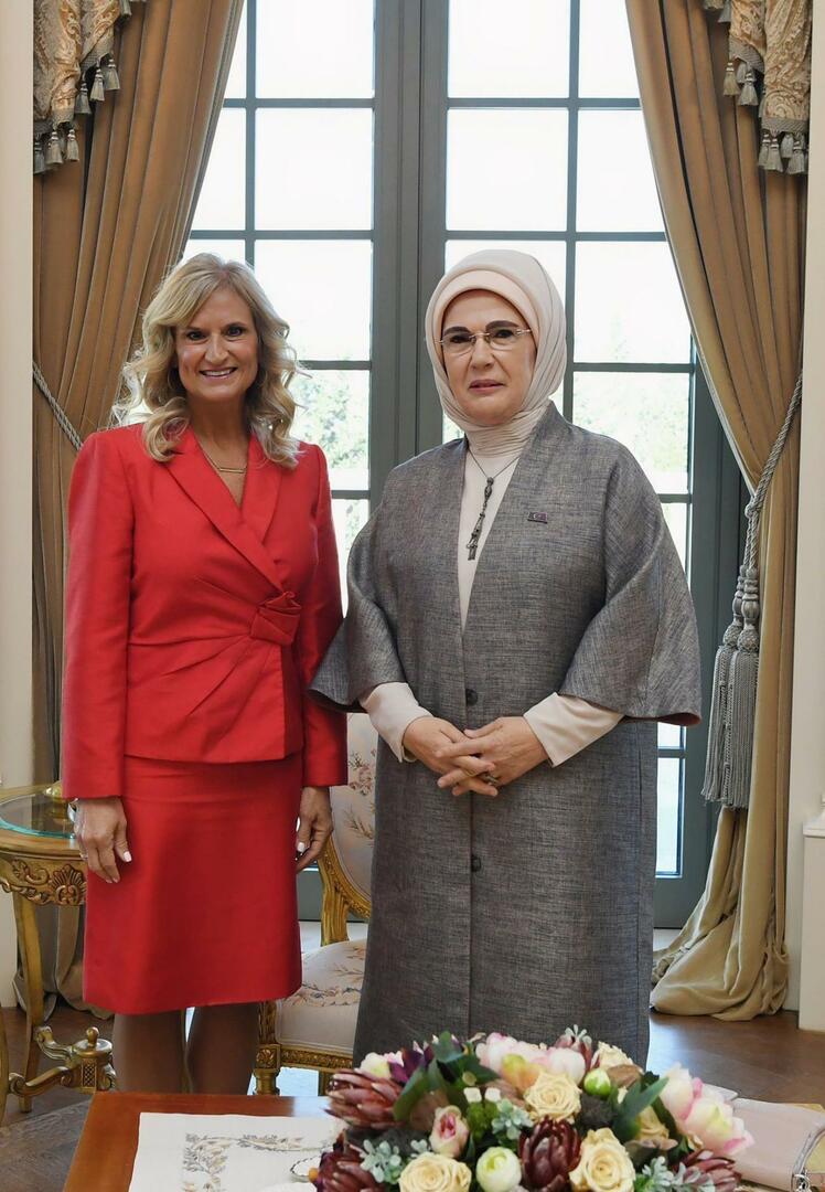 Emine Erdoğan se setkala s manželkou amerického velvyslance v Ankaře Cheryl Flake
