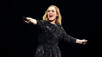 Bolestivý den světoznámé zpěvačky Adele, která získala cenu Grammy... Jeho otec zemřel