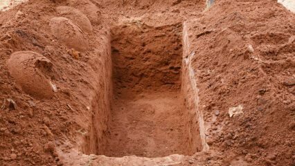 Cnost Tabaraka, která chrání před trestem v hrobě Modlitby, které způsobují a zmírňují mučení v hrobě