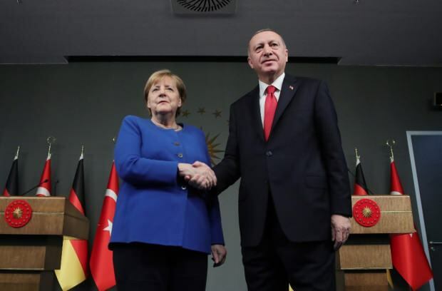 Istanbulská kancléřka Angela Merkelová v Istanbulu otřásla sociálními médii!
