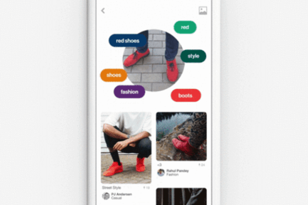 Nový nástroj vizuálního objevování Pinterestu, Lens, využívá fotoaparát vašeho telefonu k pořízení fotografie objektu a hledání Pinterestu pro související položky, které by vás mohly zajímat. 