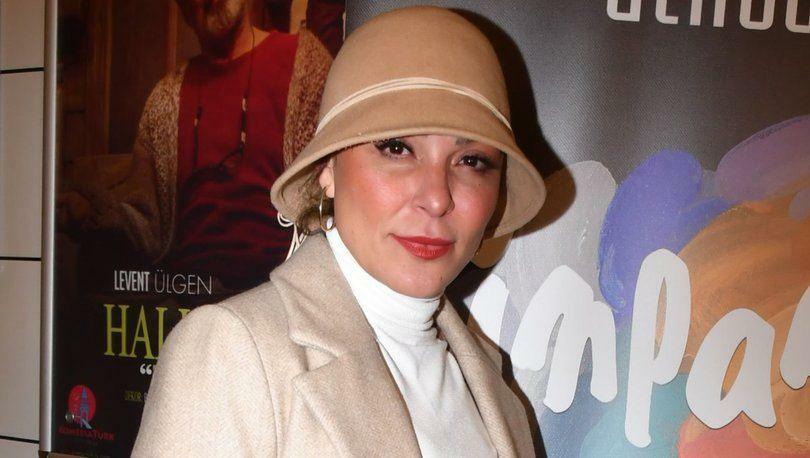 Překvapivý snímek od Ziynet Sali, který je přirovnáván k Jennifer Lopez! Maskovaný svým kloboukem