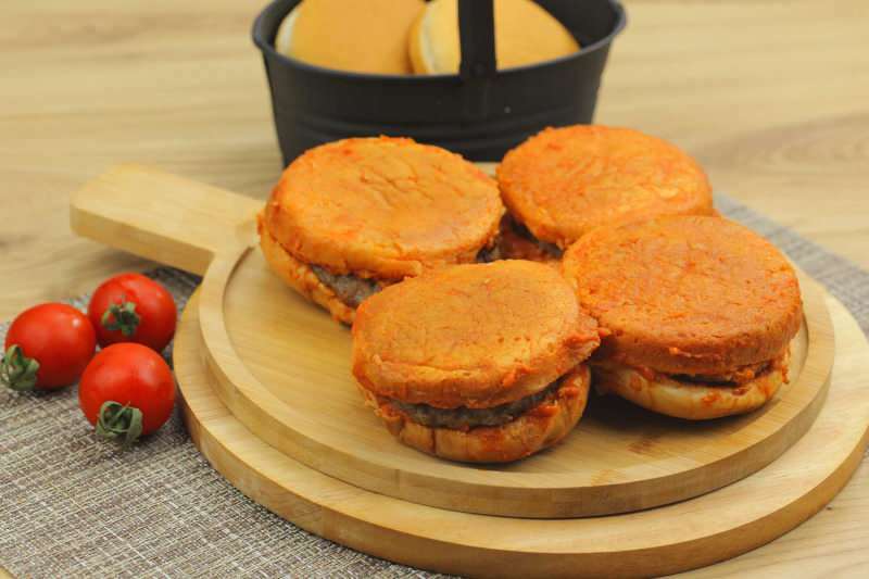 Jak vyrobit nejjednodušší mokrý hamburger? Recept a tipy pro výrobu mokrých hamburgerů doma