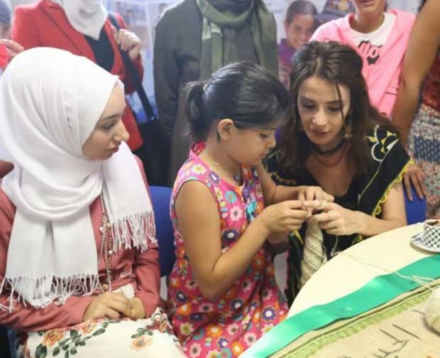Songül Öden se setkal se syrskými ženami