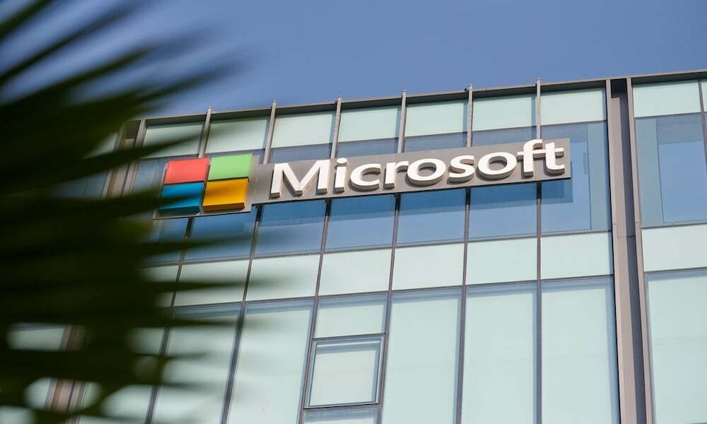 Zaměstnanci OpenAI vyhrožují hromadným odchodem do Microsoftu