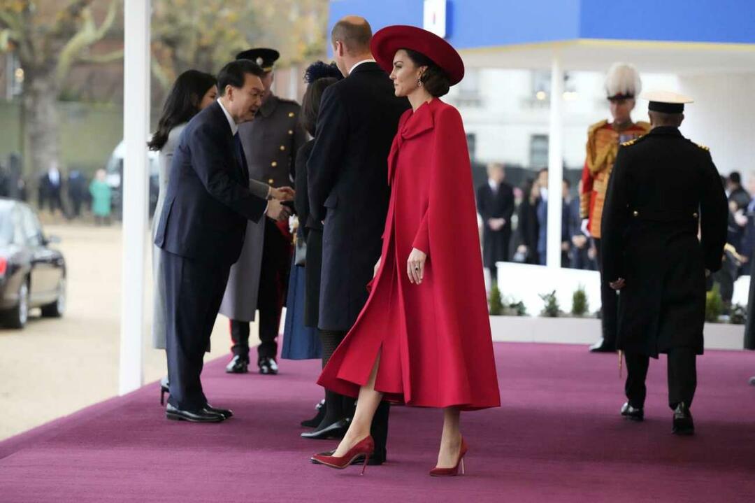 Červené šaty Kate Middleton