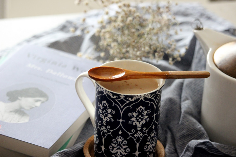 Co je Chai Tea Latte a jak se vyrábí? Co je v čaji Chai Latte?