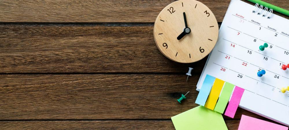Jak nastavit, aby schůzky začaly pozdě nebo skončily dříve v kalendáři aplikace Outlook