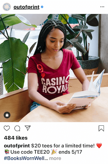 Instagramový obchodní příspěvek s produktem na sobě