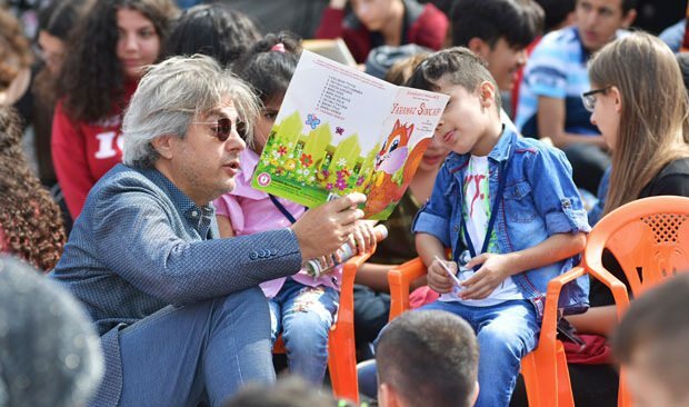 Na náměstí Taksim se setkali milovníci knih