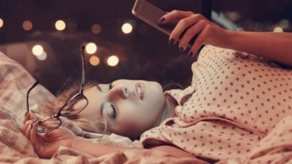Co způsobuje používání telefonu před spaním?