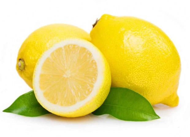 Odstraňování skvrn stěn citronem