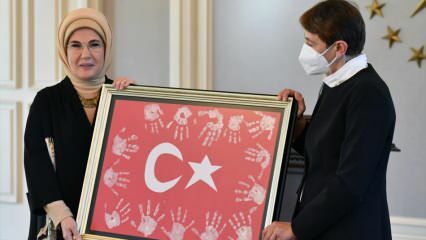 První dáma Erdoğan se setkala s učiteli!