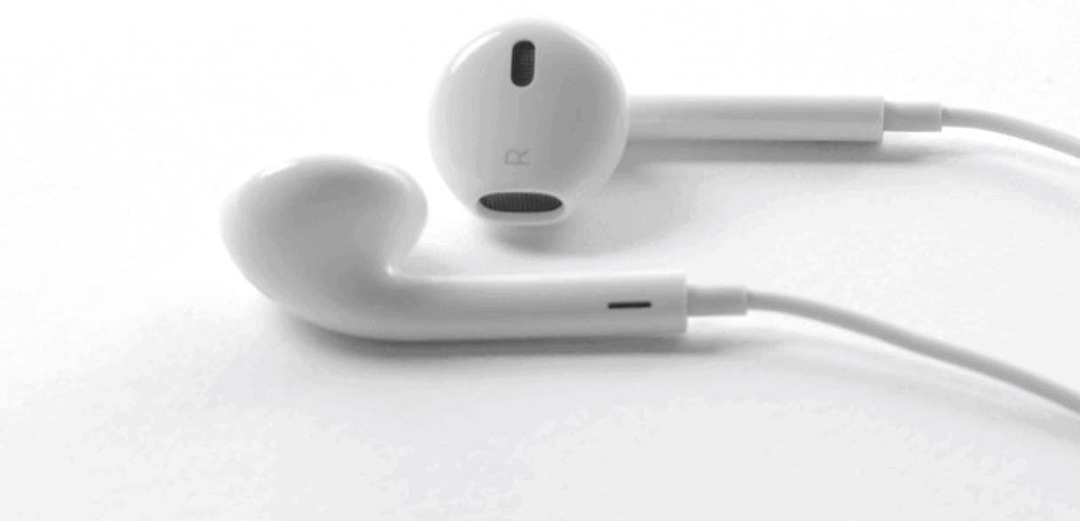 Měl by Apple Ditch EarPods na nových iPhone?