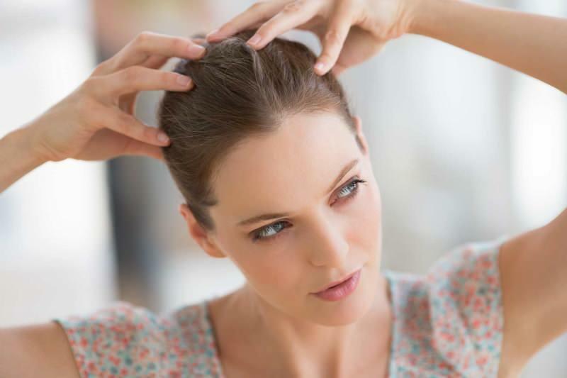 Co je masáž vlasů a k čemu je masáž vlasů? Tipy pro masáž vlasů