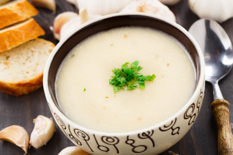 Jak vyrobit česnekovou polévku? Nádherná léčivá recept na česnekovou polévku
