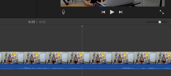 Když video rozdělíte na segmenty, najděte místa, kde se zvuk promění v rovnou čáru.