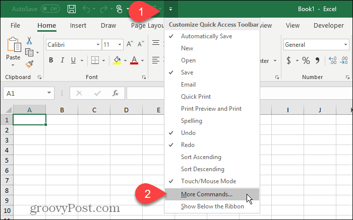 Na panelu nástrojů Rychlý přístup vyberte v aplikaci Excel další příkazy