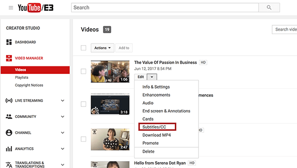 Jakmile jste ve Správci videí YouTube, vyberte možnost Titulky / CC z rozbalovací nabídky Upravit vedle videa, které chcete označit.
