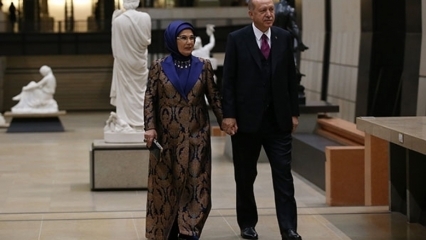 Osmanský detail v šatech první dámy Erdogan!