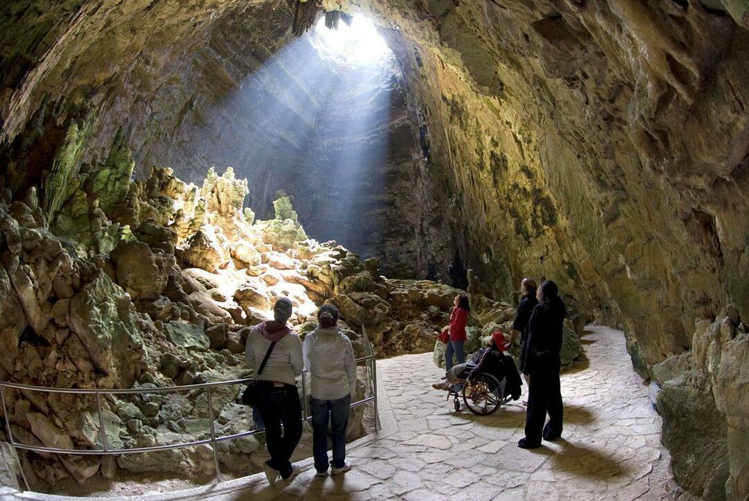 Jeskyně Grotte di Castellana