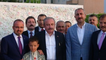 Politický svět se setkal na obřadním obřadu synů viceprezidenta skupiny AK Bülent Turan