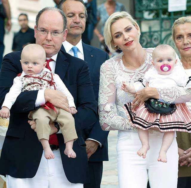 Monacký princ Albert, princezna Charlene a jejich dvojčata
