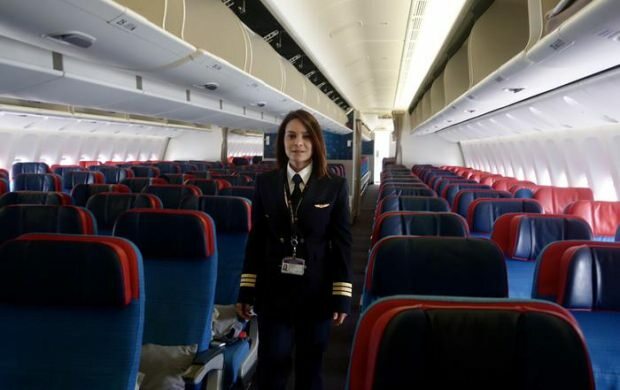 THY je kolumbijská ženská pilotka