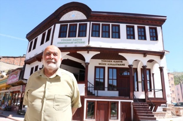 Stoletá kavárna Tokat byla přeměněna na „Muzeum demokracie“
