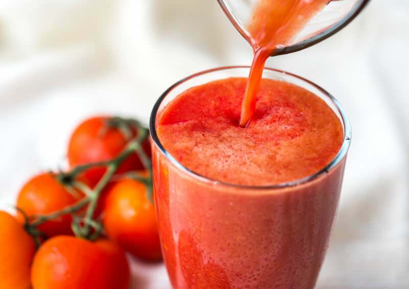 sklenice rajčatové šťávy odstraní zánět v těle