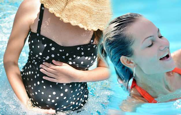 Výhody plavání během těhotenství! Je možné vstoupit do bazénu během těhotenství?