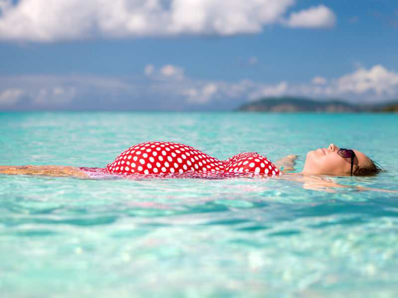 Plavecké pozice a výhody během těhotenství! Je možné plavat v moři nebo termálním bazénu během těhotenství?