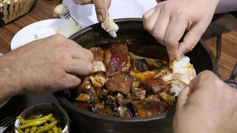 Jak udělat kastrol Bigadiç? Recept na dušené maso Kozoroha