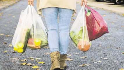 Kam ukládat plastové sáčky doma? Jak ukládat potraviny a ukládat tašky?