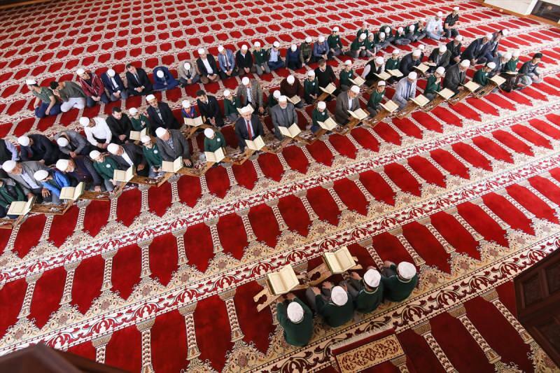 Modlitba, která se má číst při zahájení Koránu! Jak se modlí Hatim? Odměna hatimů v ramadánu