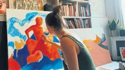 Yasemin Allen tráví své karanténní dny uměním doma