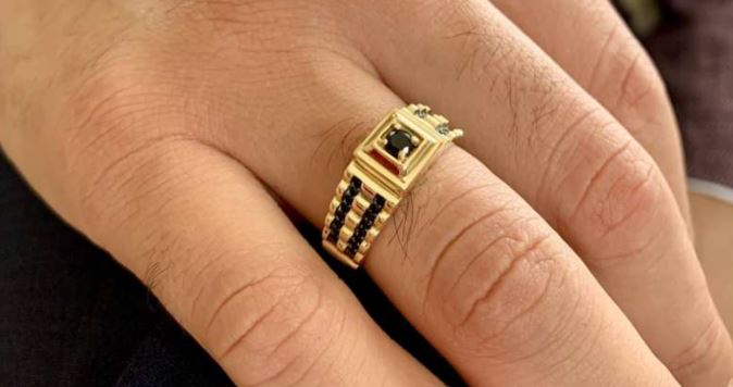 Je zlatý prsten mužům zakázán?