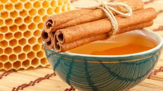Oslabuje tím, že jí med a skořici? Skvělý lék na hubnutí!