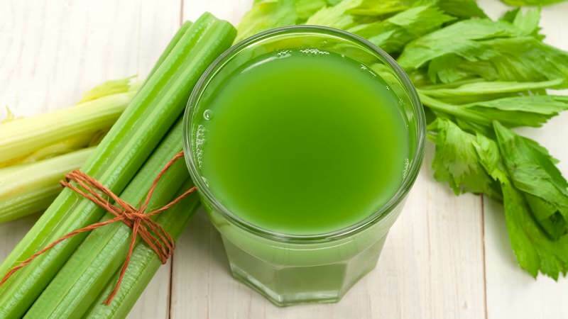 Jak připravit šťávu ze stonku celeru doma? Recept na domácí šťávu ze celeru