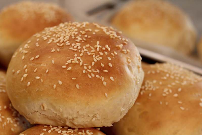 Jak si doma vyrobit snadný hamburgerový chléb? Hamburgerový chléb recept