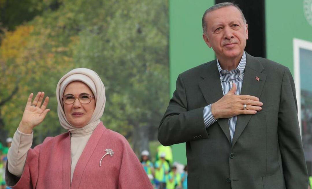 Emine Erdoğan poděkovala střední škole Ayaskent İrfan Kırdar v İzmiru