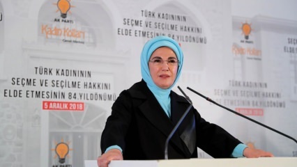 První dáma Erdoğan se zúčastnila Dne práv žen
