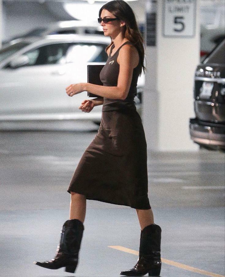 Kombinace kovbojských bot Kendall Jenner 